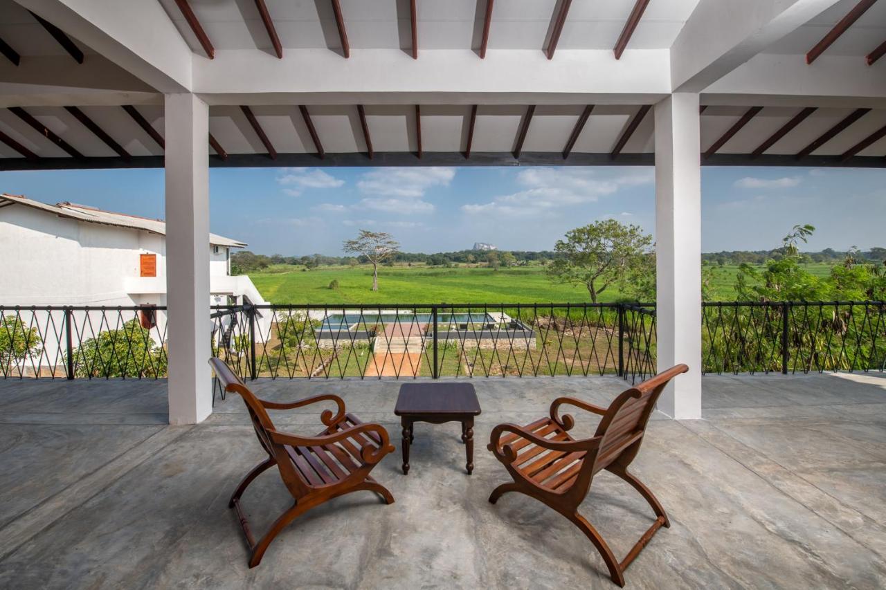 Hotel Ceylon Breeze Sigiriya Esterno foto