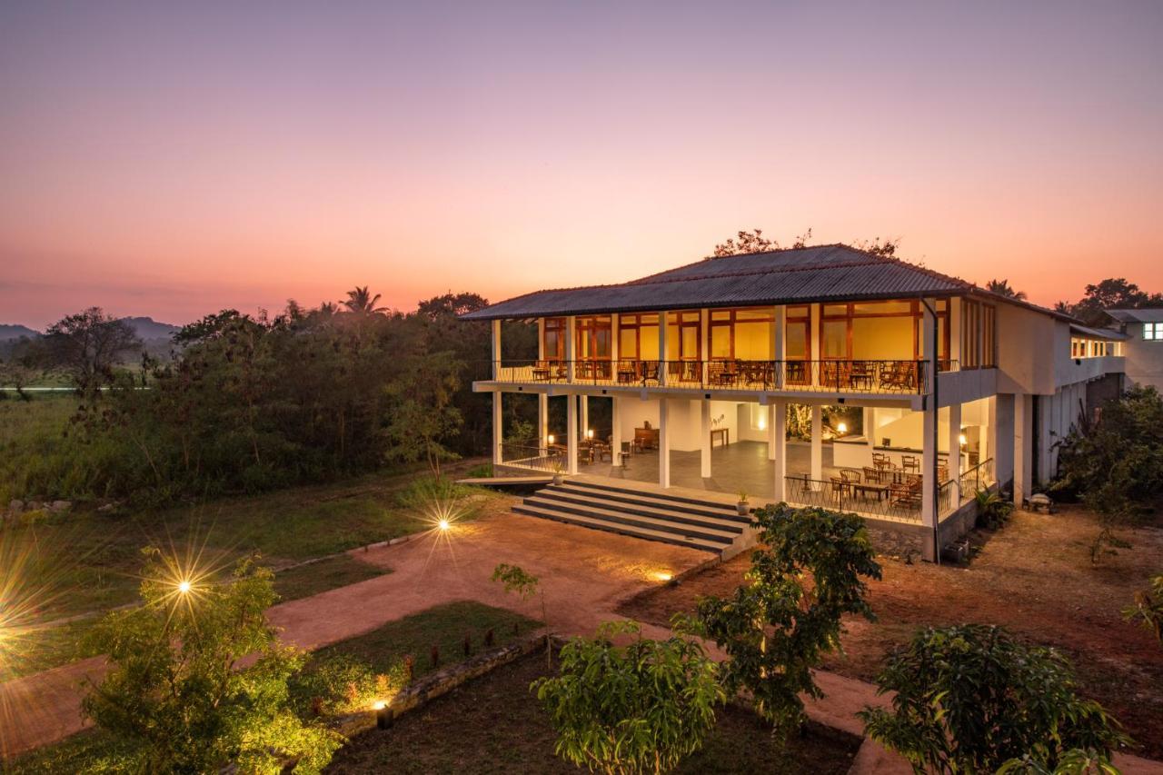 Hotel Ceylon Breeze Sigiriya Esterno foto