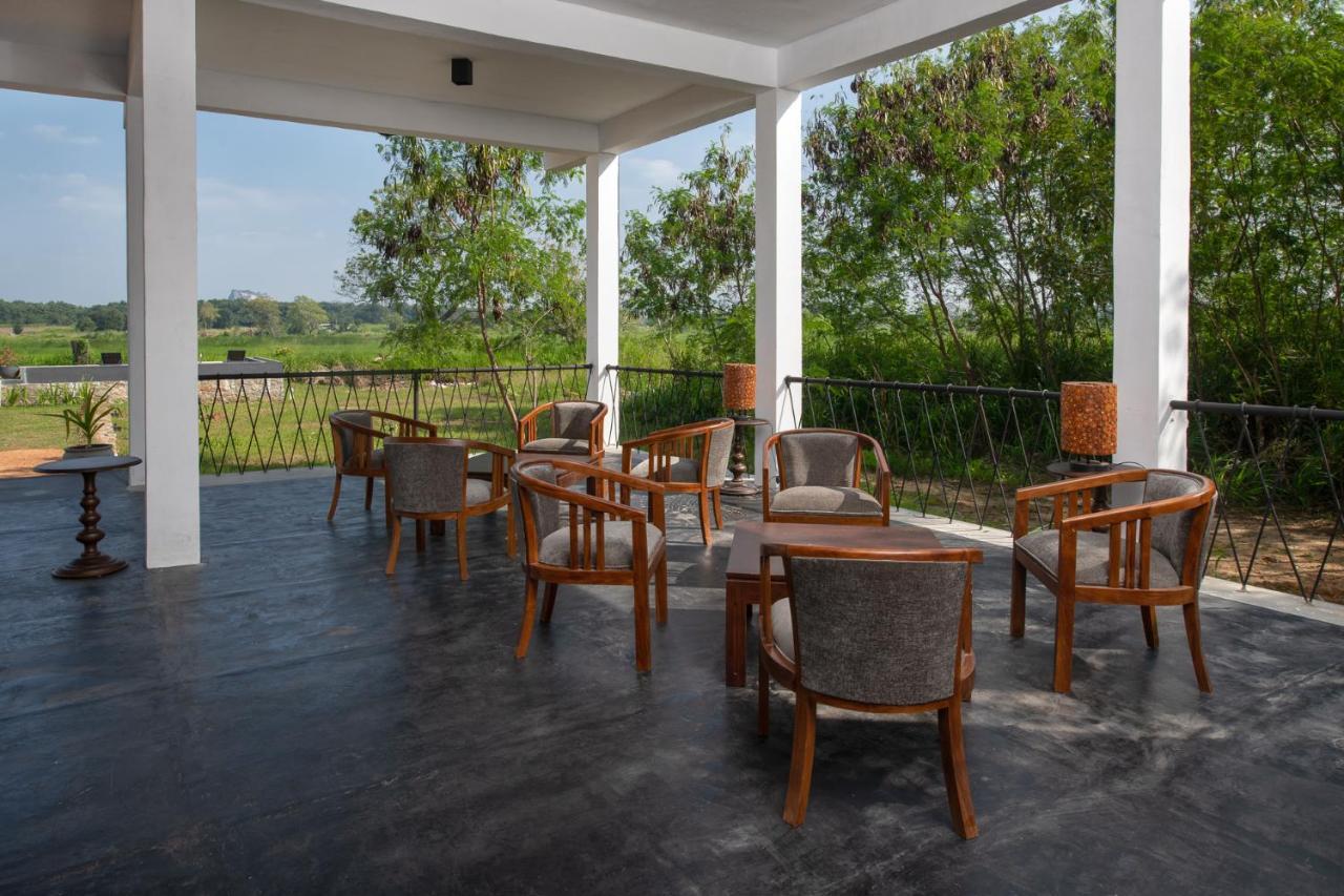 Hotel Ceylon Breeze Sigiriya Esterno foto