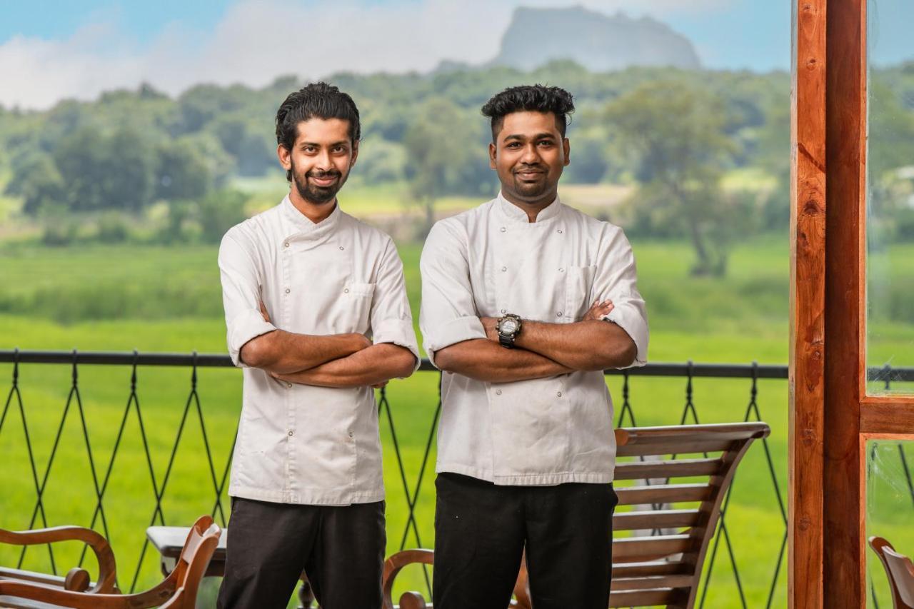 Hotel Ceylon Breeze Sigiriya Esterno foto