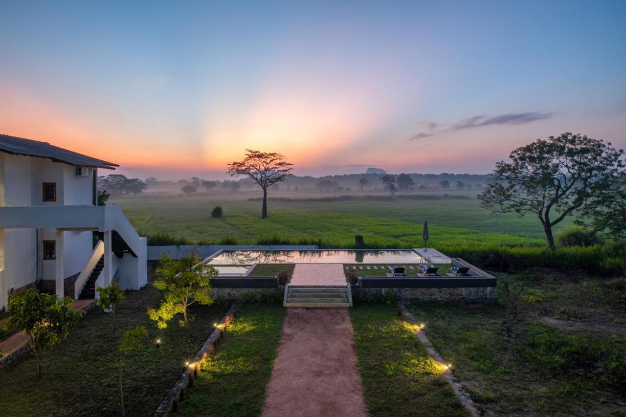 Hotel Ceylon Breeze Sigiriya Esterno foto