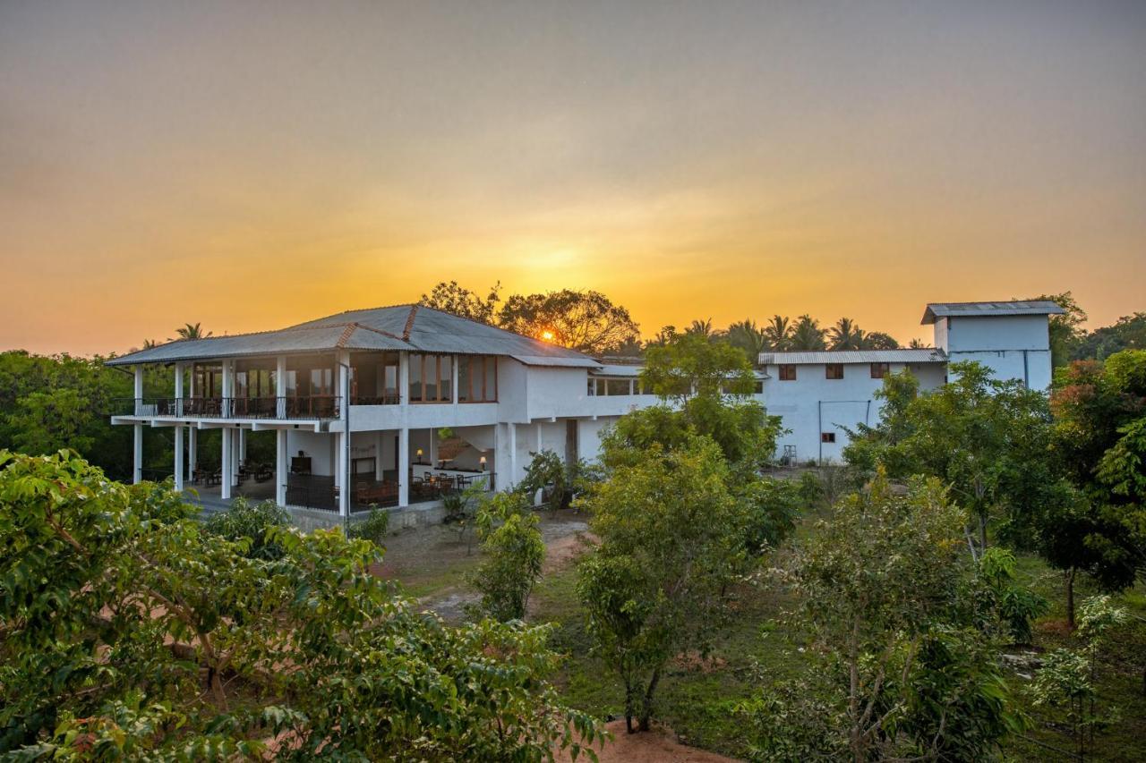 Hotel Ceylon Breeze Sigiriya Esterno foto