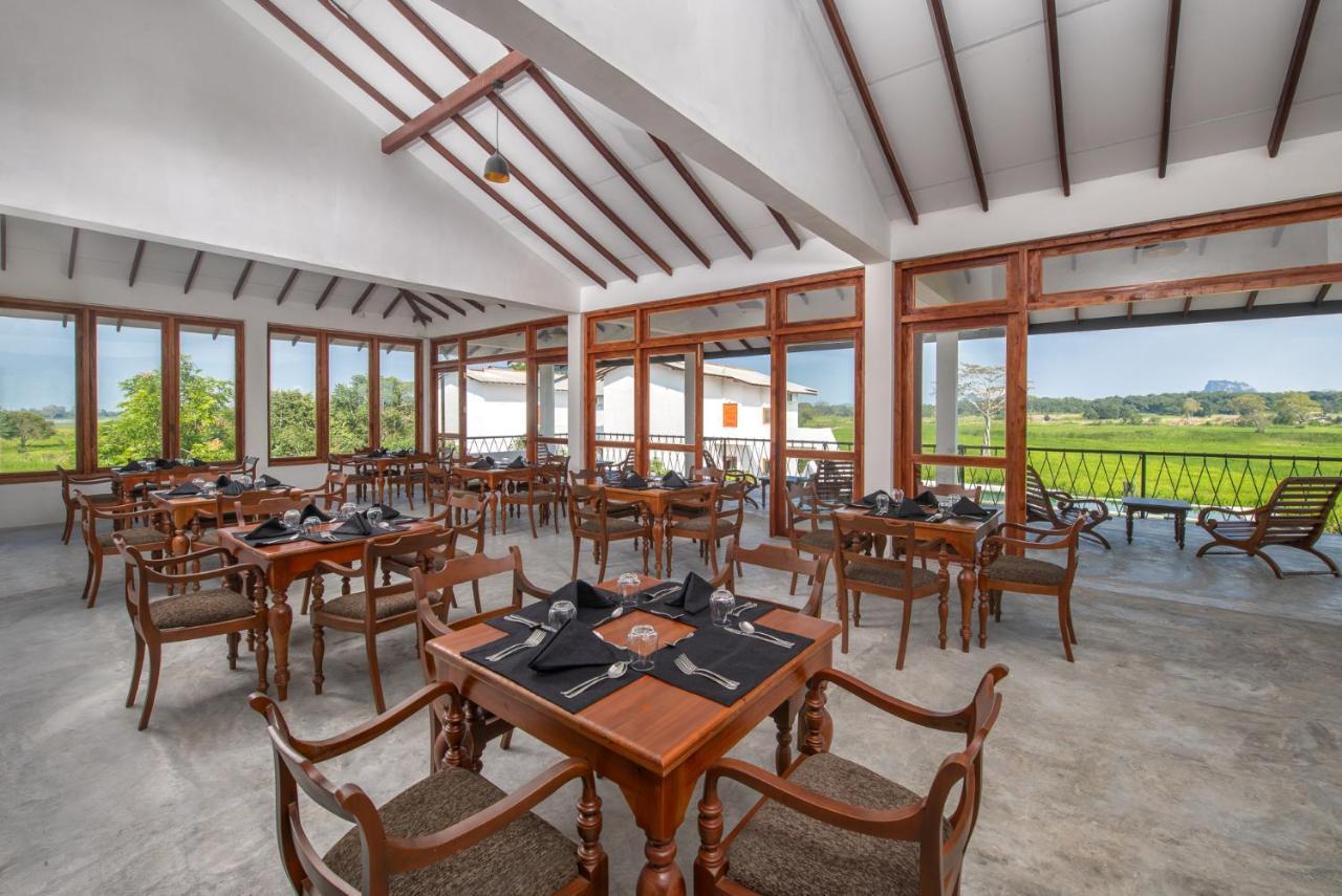 Hotel Ceylon Breeze Sigiriya Esterno foto