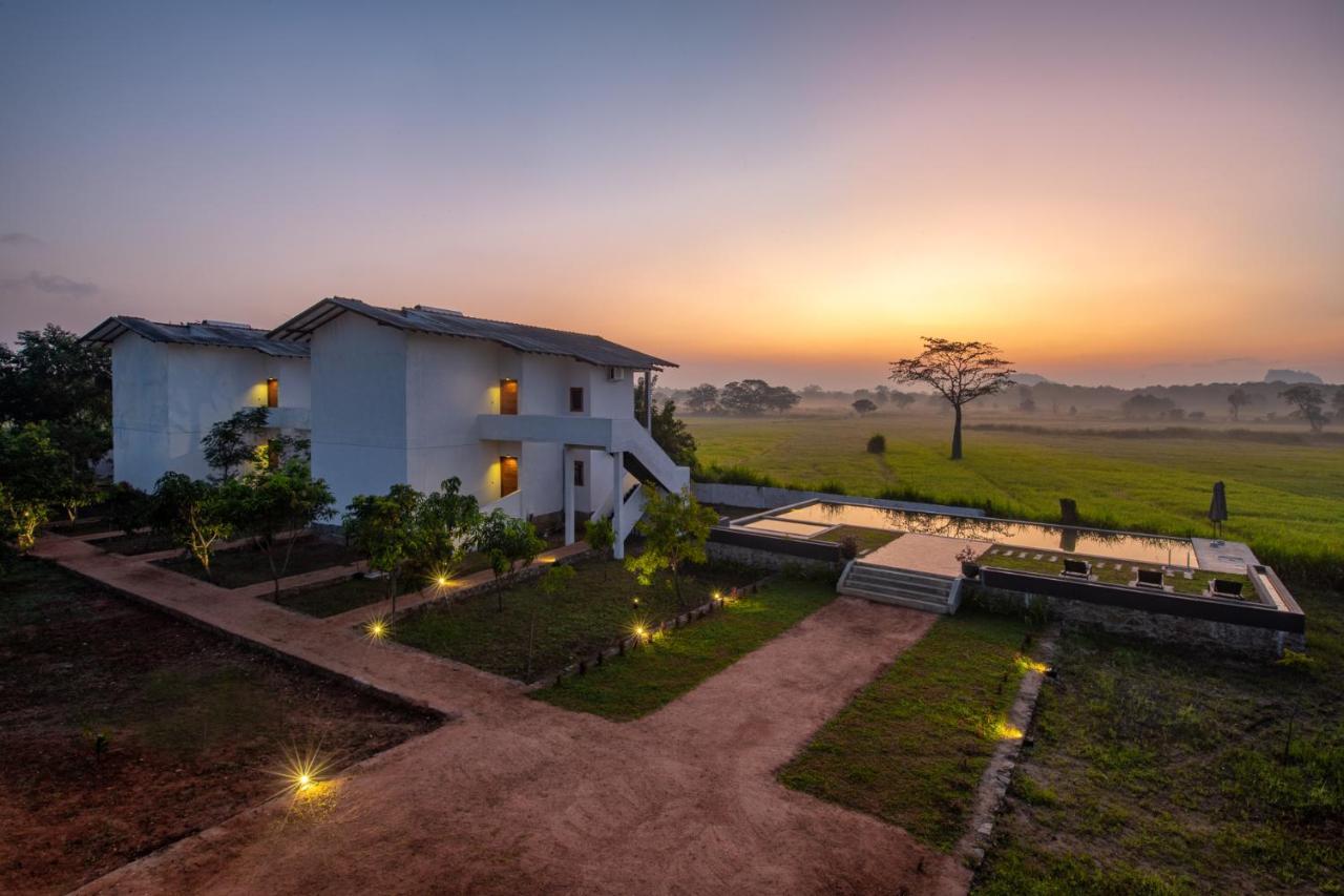 Hotel Ceylon Breeze Sigiriya Esterno foto