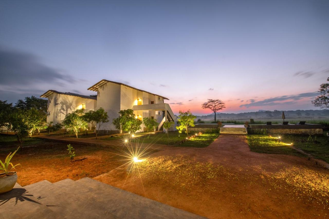 Hotel Ceylon Breeze Sigiriya Esterno foto
