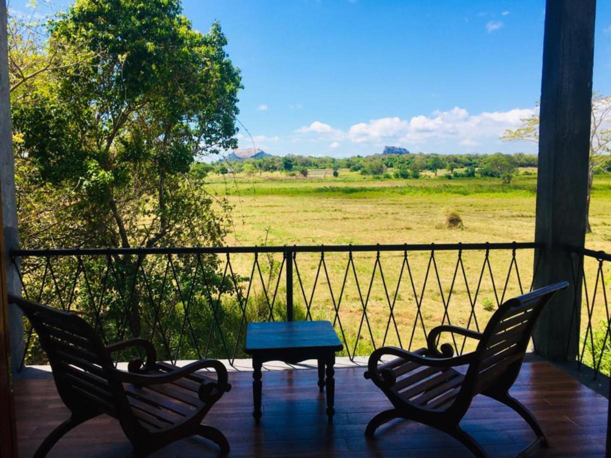 Hotel Ceylon Breeze Sigiriya Esterno foto