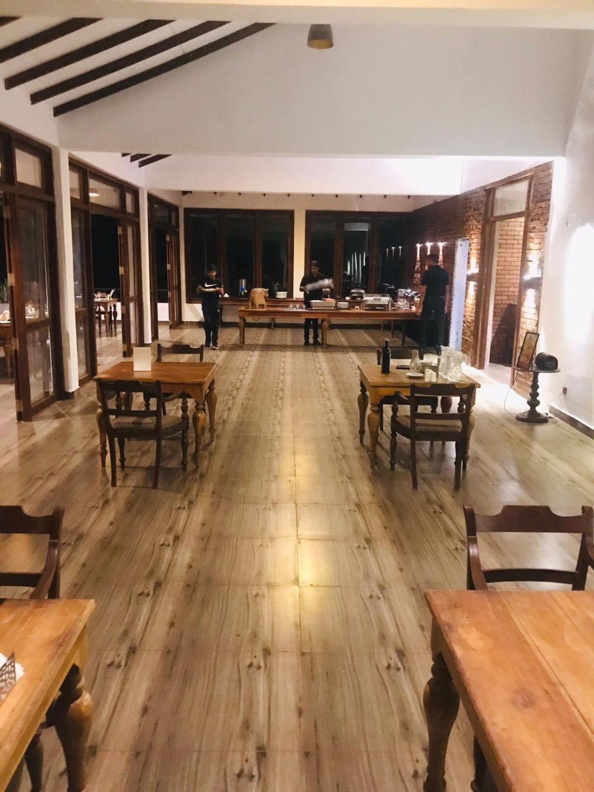 Hotel Ceylon Breeze Sigiriya Esterno foto