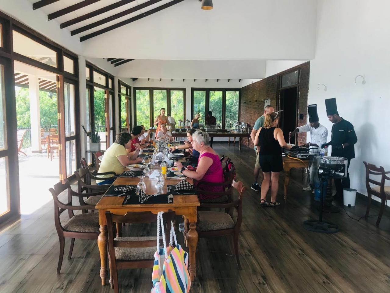 Hotel Ceylon Breeze Sigiriya Esterno foto