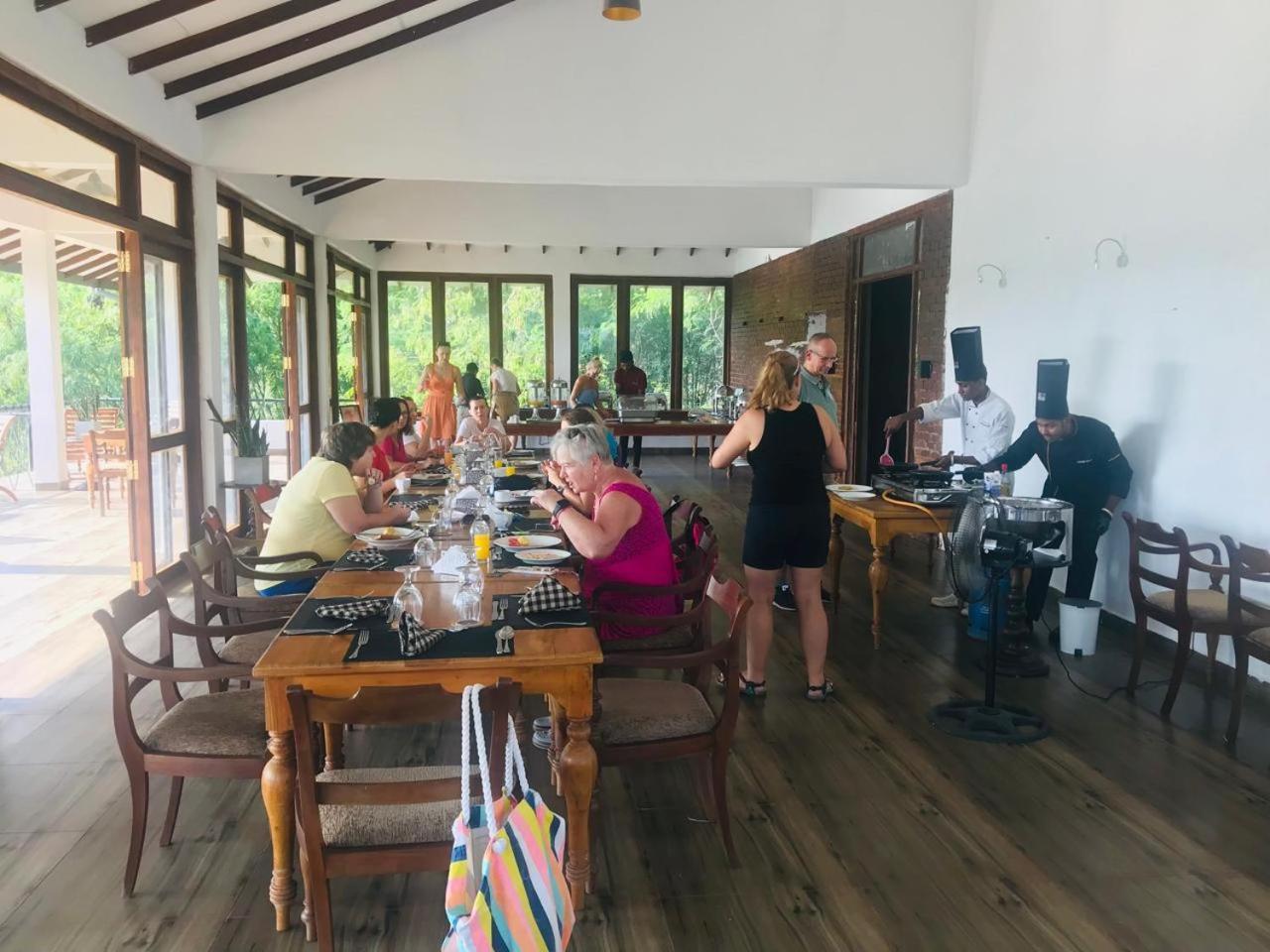 Hotel Ceylon Breeze Sigiriya Esterno foto