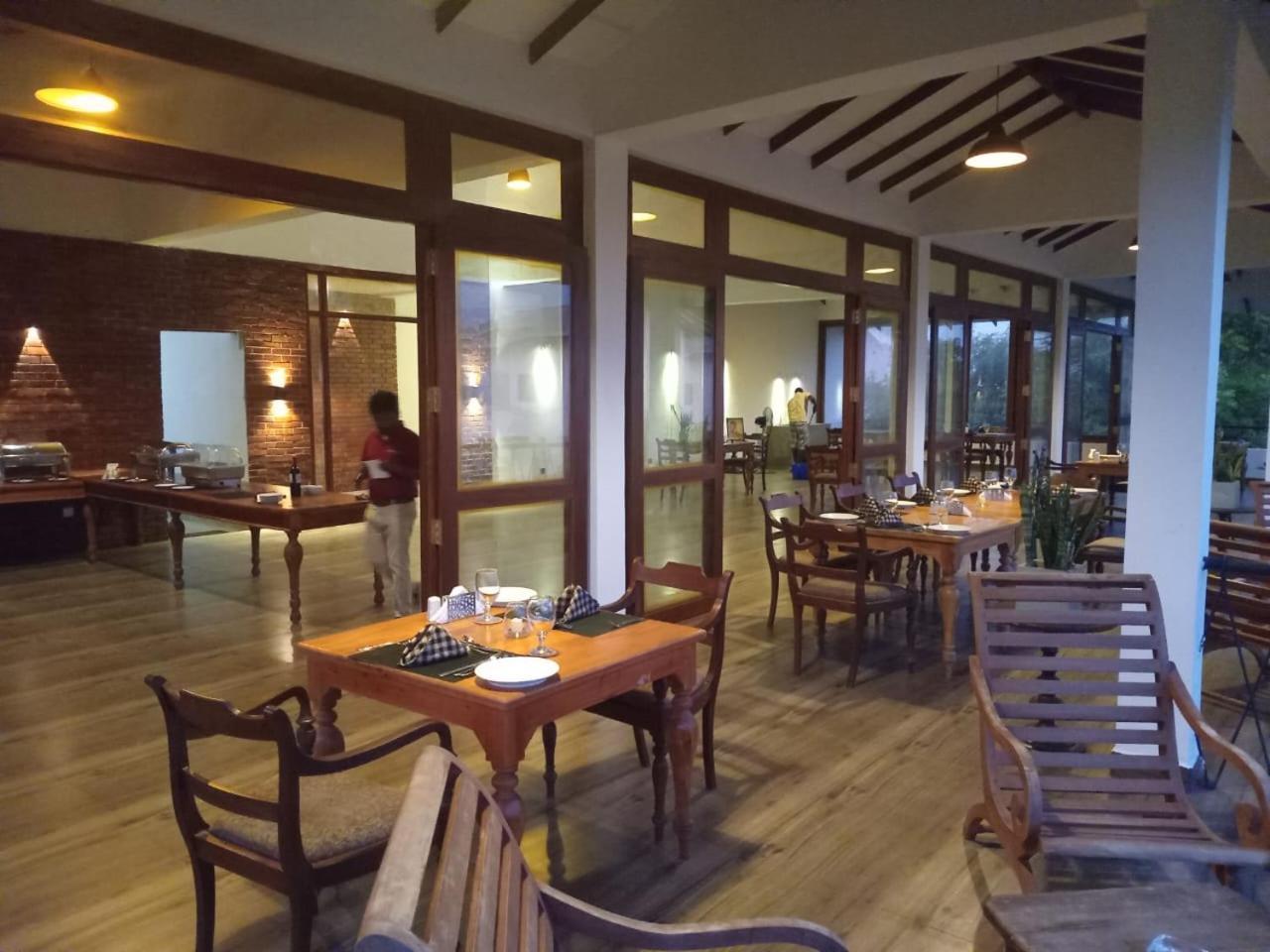 Hotel Ceylon Breeze Sigiriya Esterno foto